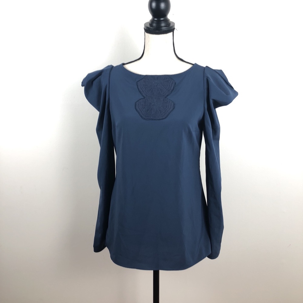 Logo Lori Goldstein cold shoulder blouse size XXS